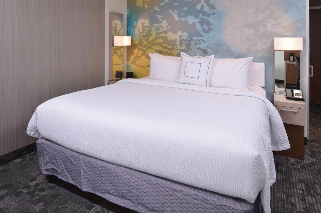 Courtyard By Marriott Boston Littleton Hotel Екстериор снимка