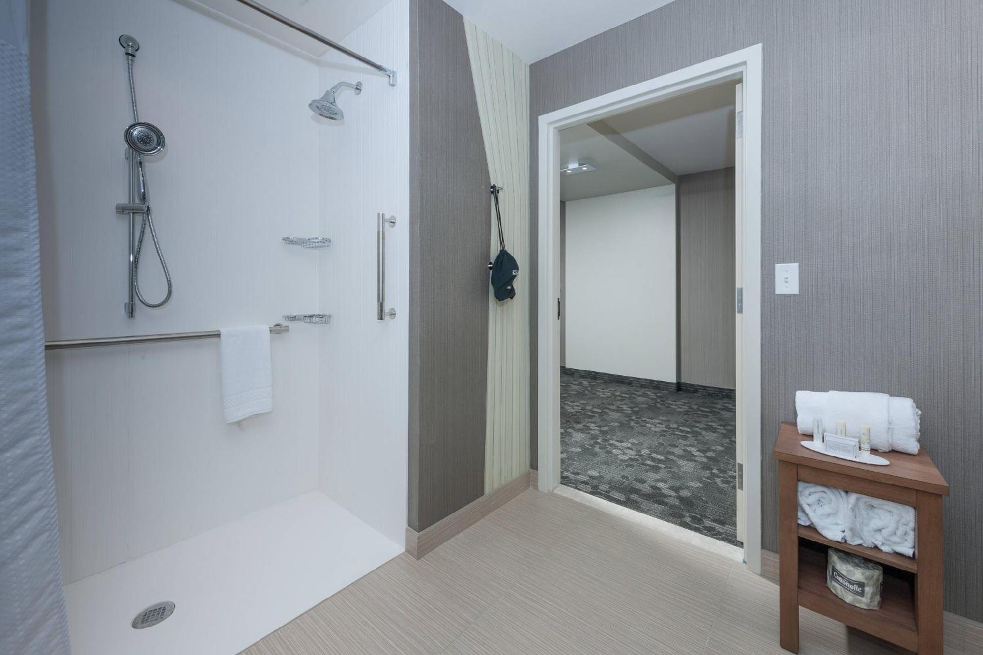 Courtyard By Marriott Boston Littleton Hotel Екстериор снимка