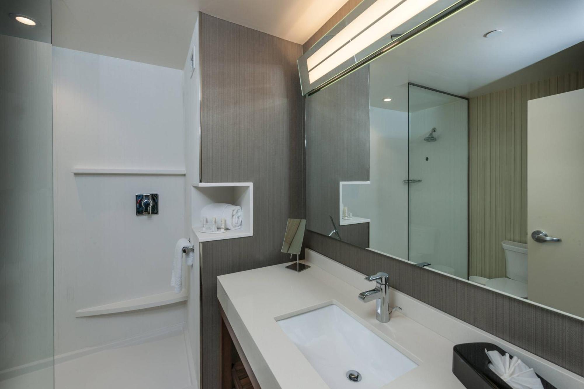Courtyard By Marriott Boston Littleton Hotel Екстериор снимка