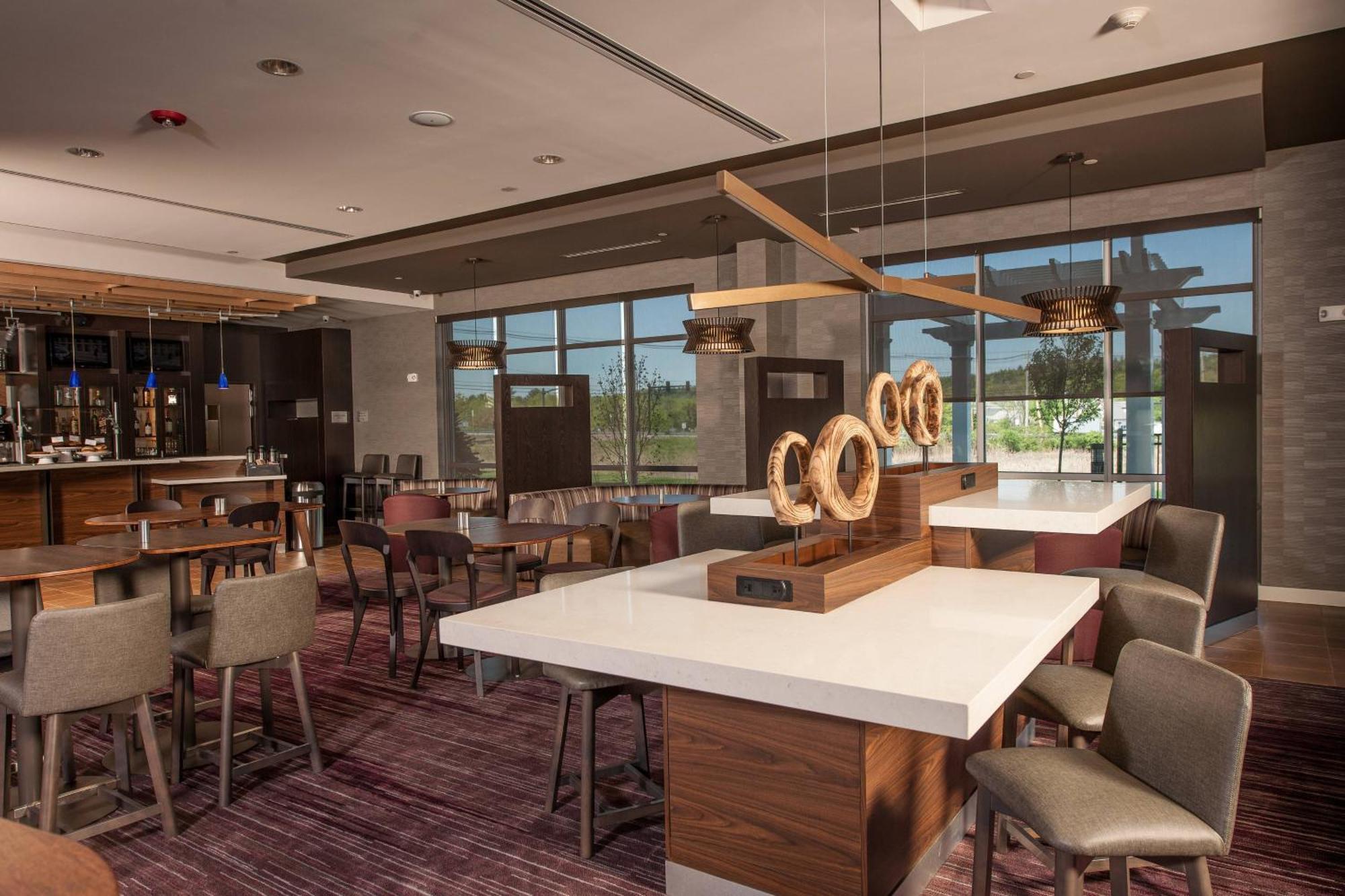 Courtyard By Marriott Boston Littleton Hotel Екстериор снимка