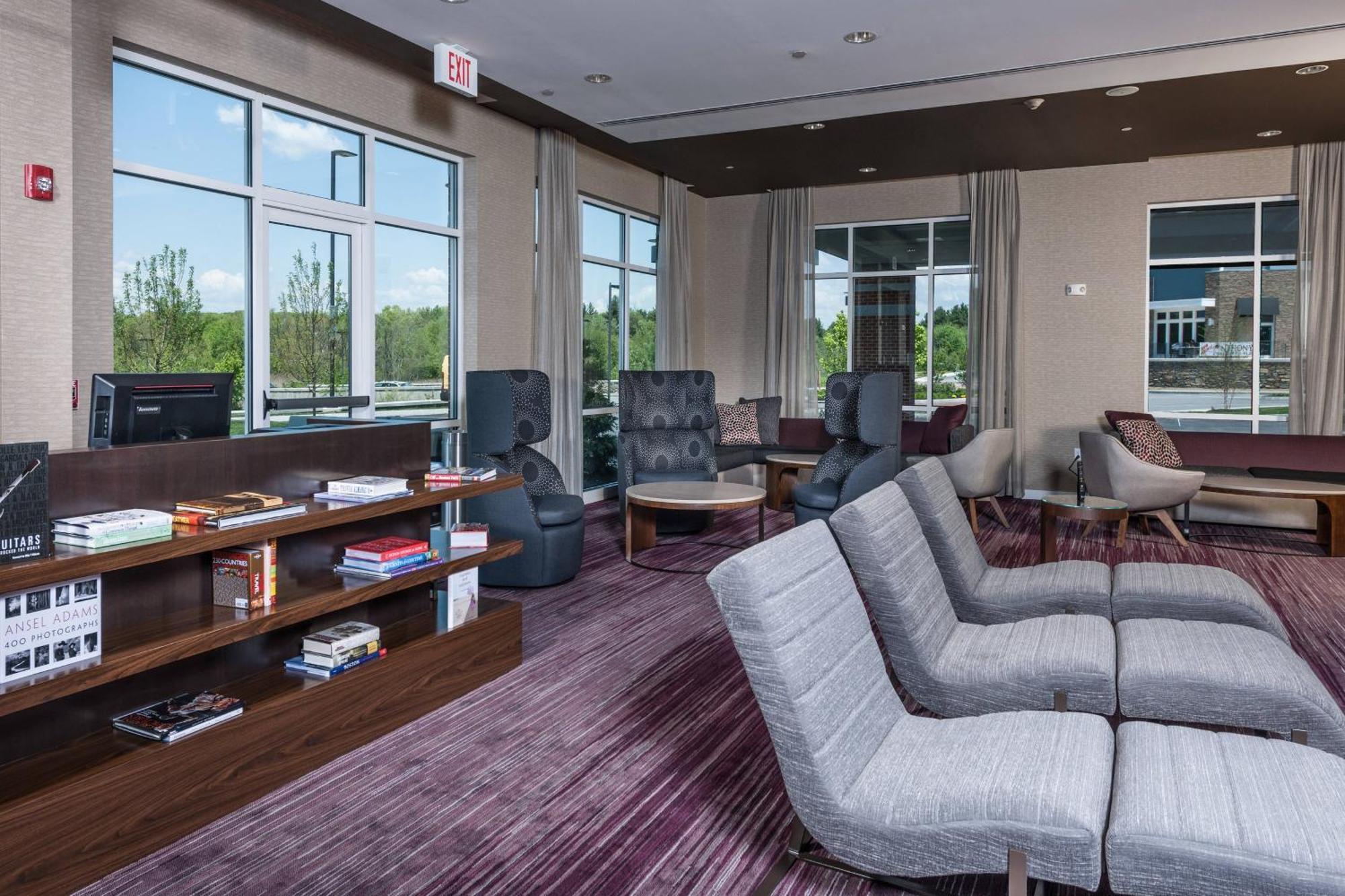 Courtyard By Marriott Boston Littleton Hotel Екстериор снимка