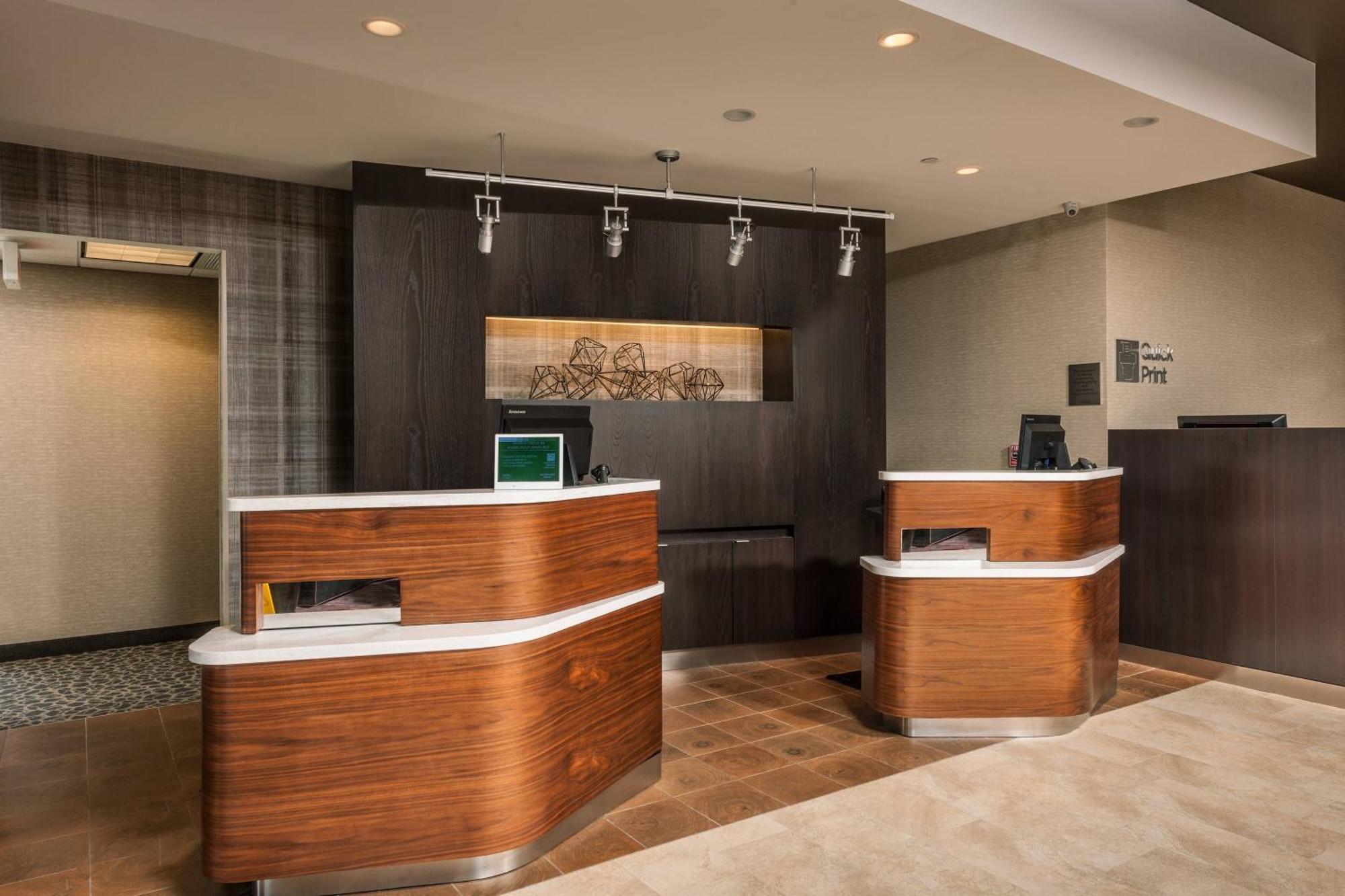 Courtyard By Marriott Boston Littleton Hotel Екстериор снимка