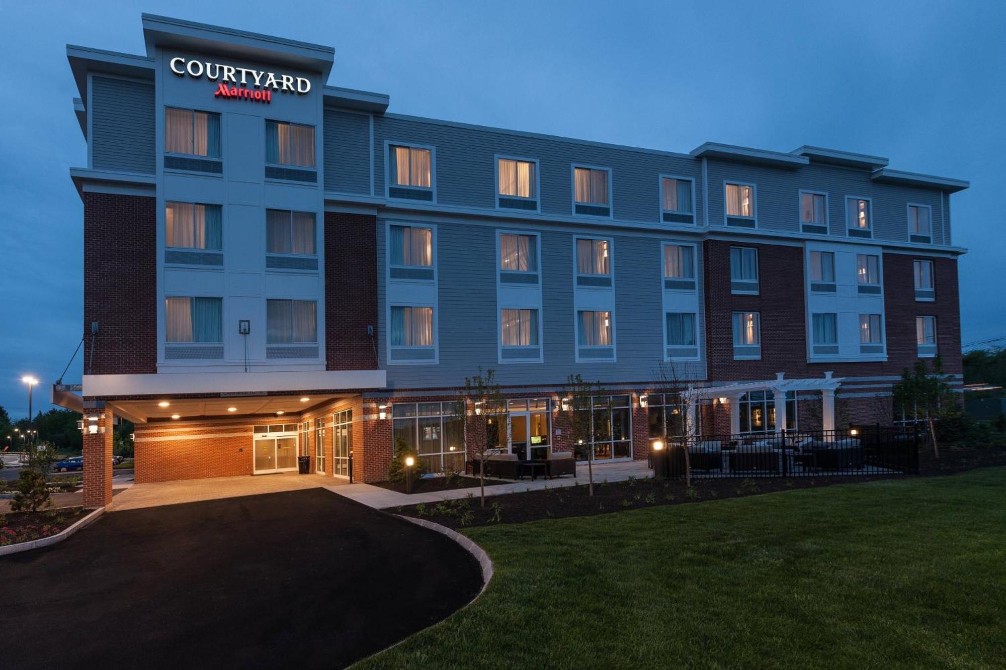 Courtyard By Marriott Boston Littleton Hotel Екстериор снимка