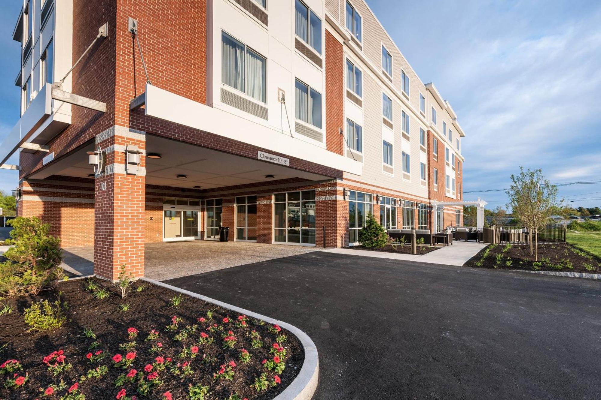 Courtyard By Marriott Boston Littleton Hotel Екстериор снимка