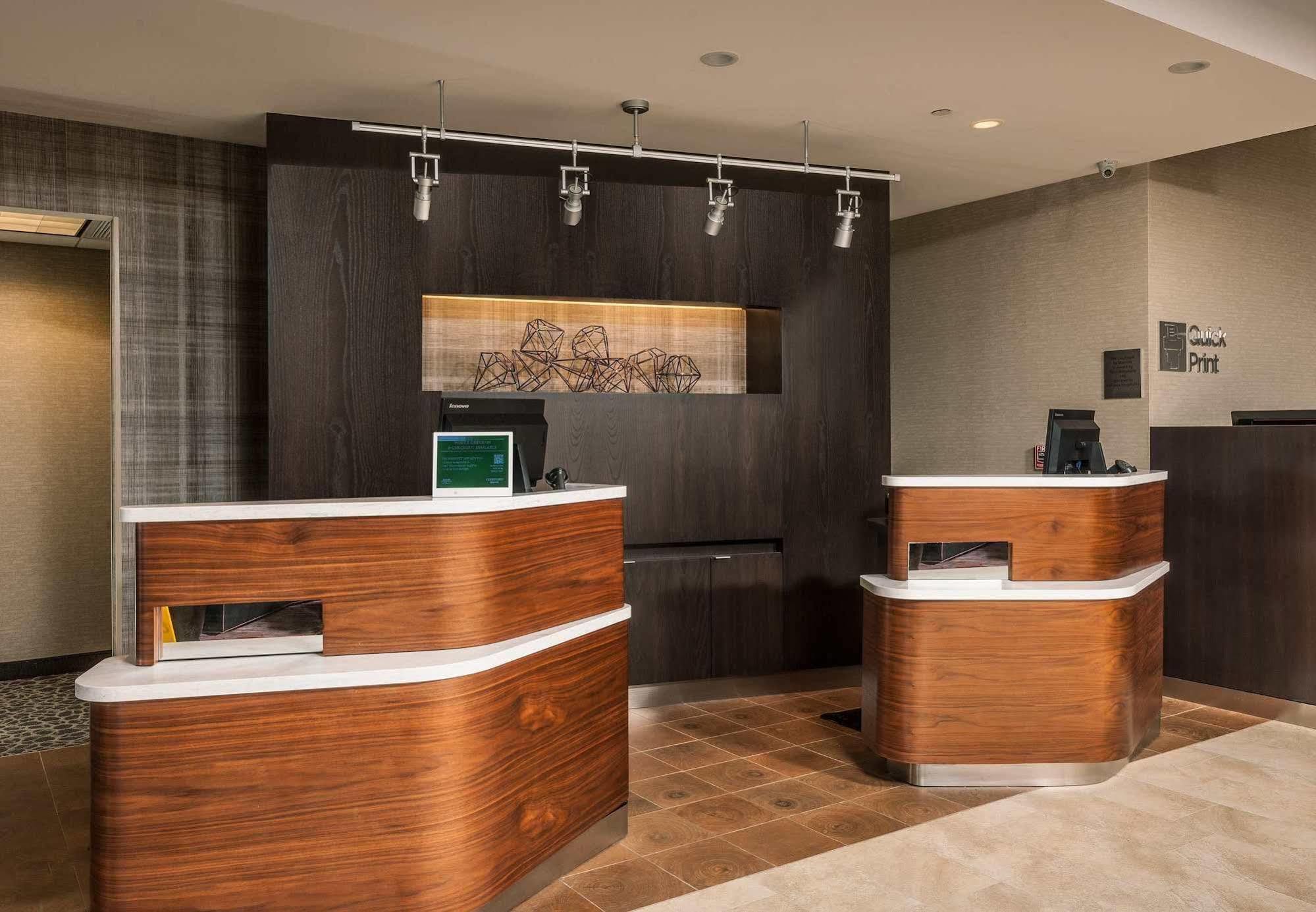 Courtyard By Marriott Boston Littleton Hotel Екстериор снимка
