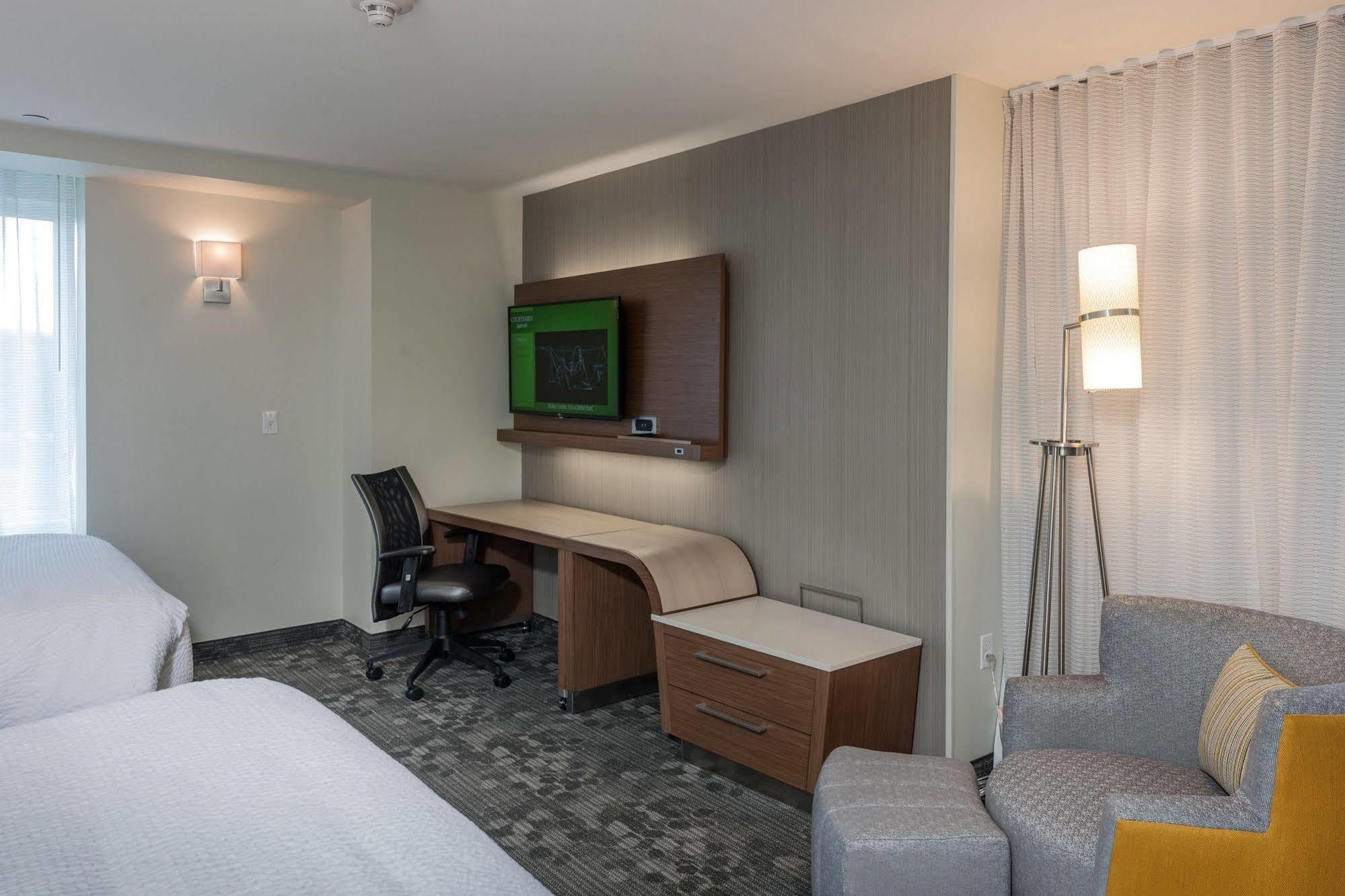 Courtyard By Marriott Boston Littleton Hotel Екстериор снимка