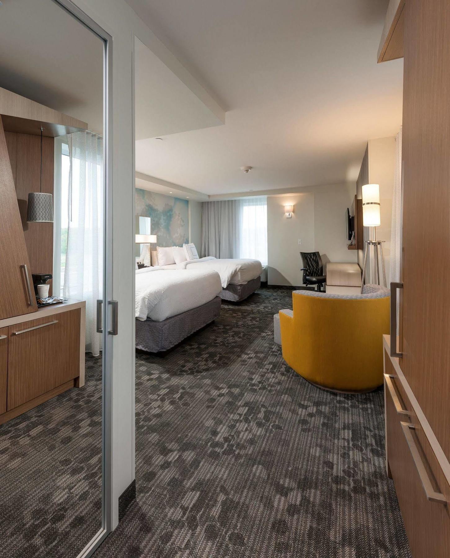 Courtyard By Marriott Boston Littleton Hotel Екстериор снимка