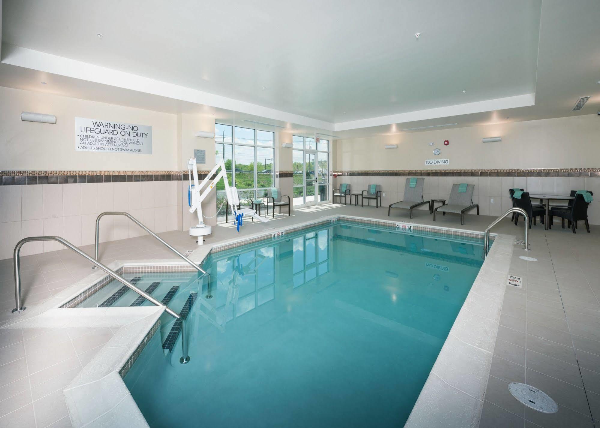 Courtyard By Marriott Boston Littleton Hotel Екстериор снимка