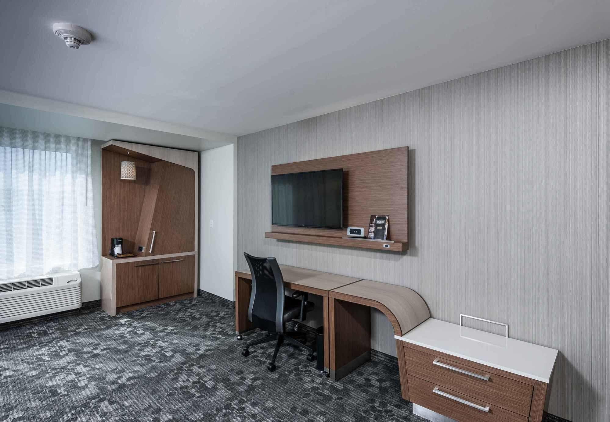Courtyard By Marriott Boston Littleton Hotel Екстериор снимка