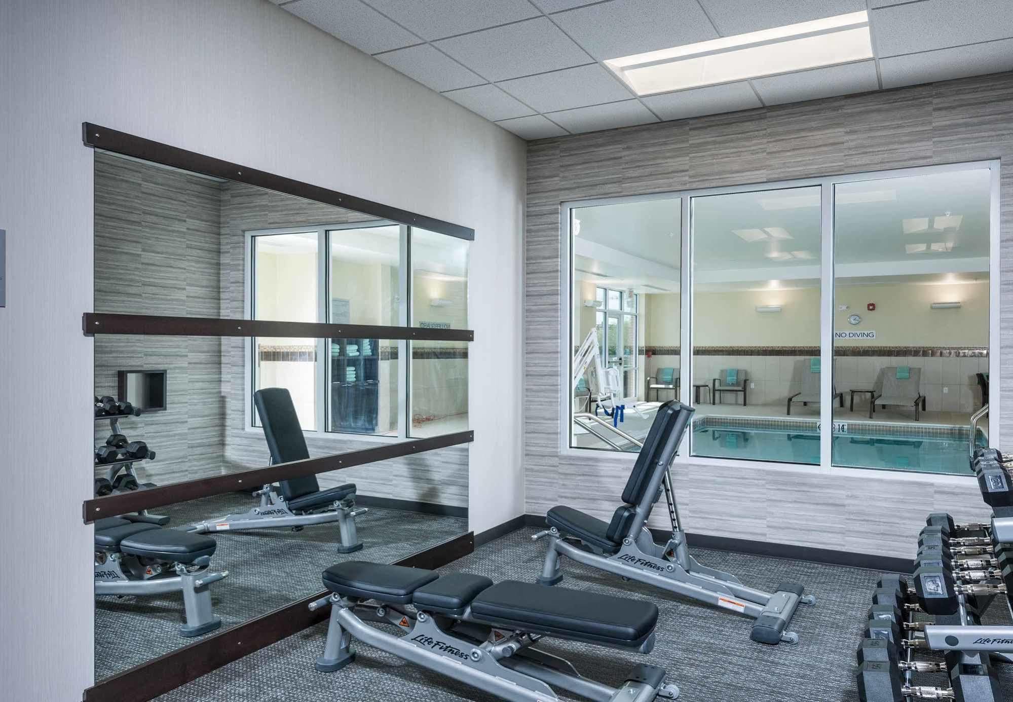 Courtyard By Marriott Boston Littleton Hotel Екстериор снимка