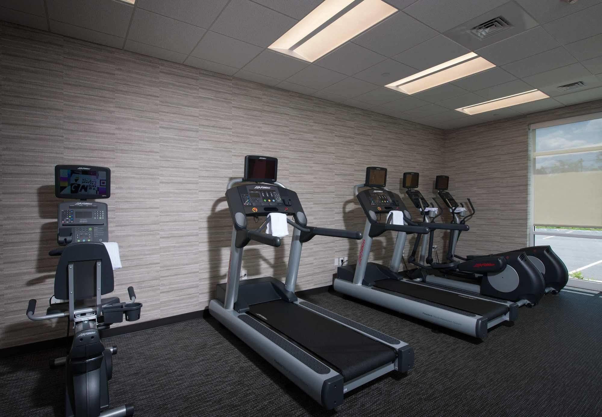 Courtyard By Marriott Boston Littleton Hotel Екстериор снимка
